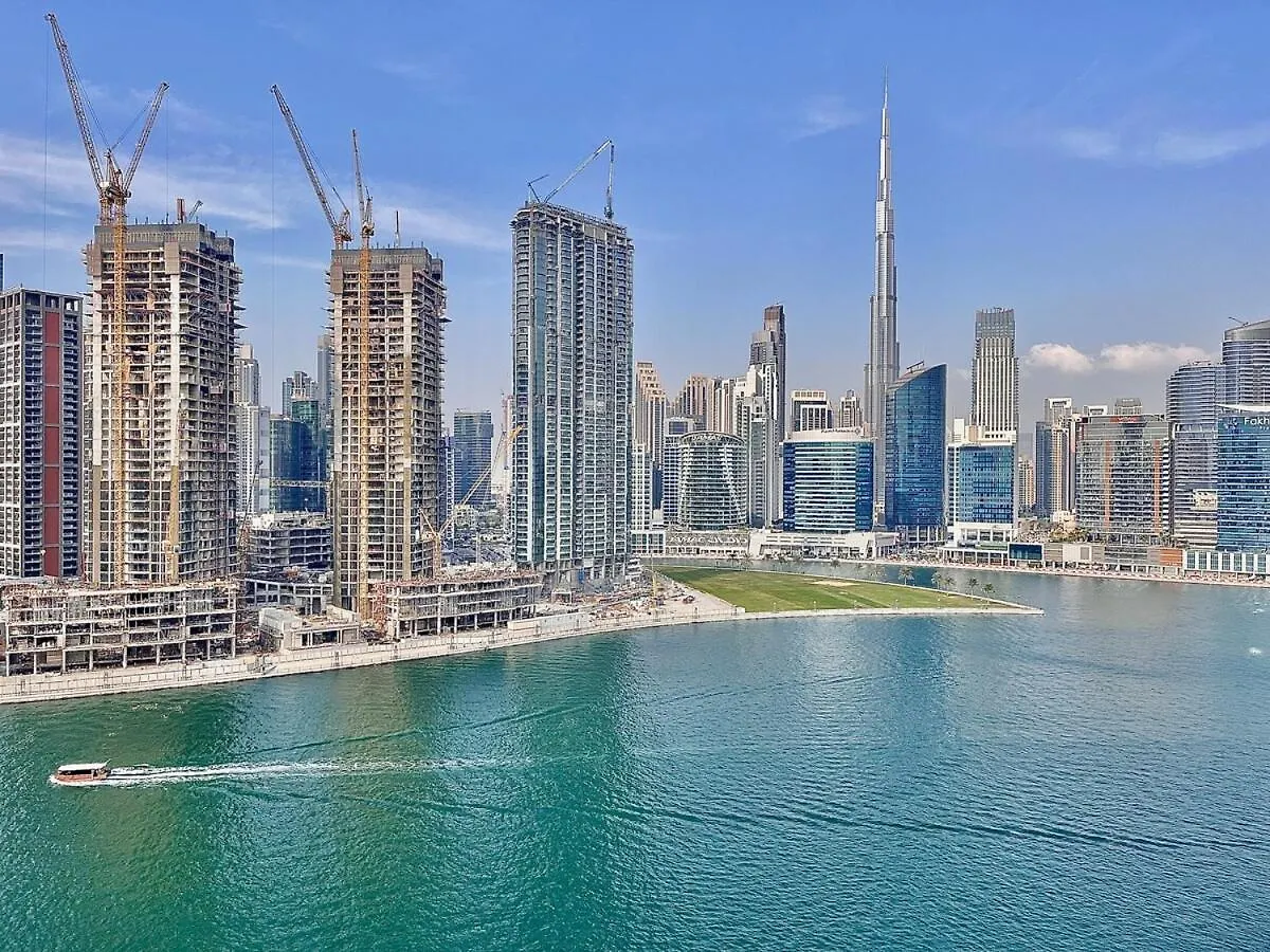 Panoramic! Burj Khalifa And Canal View! Dubai